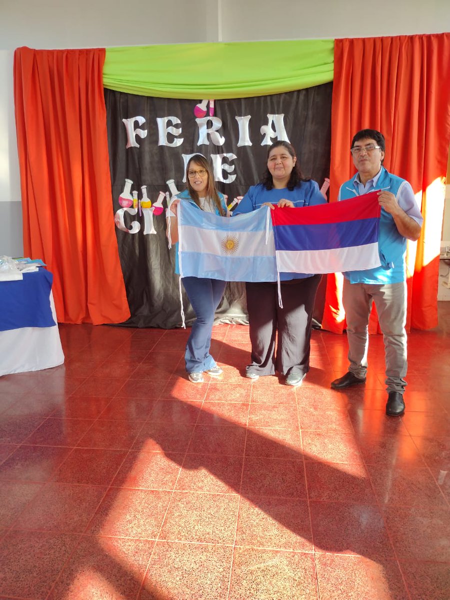 Fernand84081546's tweet photo. En horas de la mañana y en representacion del Secretario Gral. UDPM-Adomis Ruben Dario Caballero Delegados Departamentales hicieron entregas de Banderas de Mastil y acompañaron la Feria de Ciencias en el NENI  2104 y Extensiones de Wanda. https://t.co/om8wiqfRf8