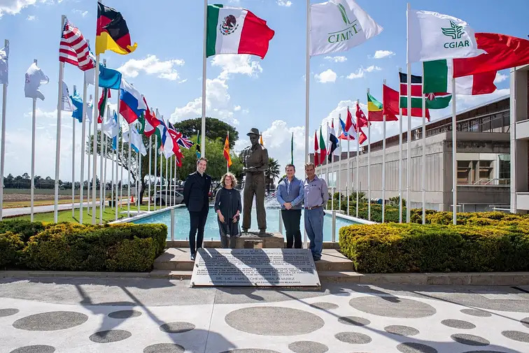 #Read this recap about a recent visit that <a href="/ClaudiaSadoff/">Claudia Sadoff</a>, Managing Dir., Res Delivery &amp; Impact, &amp; Convener, <a href="/CGIAR/">CGIAR</a>; &amp; <a href="/JoaquinJoaquinL/">Joaquin Lozano</a>, Regional Director, LatAm, <a href="/CGIAR/">CGIAR</a> made to <a href="/CIMMYT/">CIMMYT</a> to witness how much we’re contributing to the #OneCGIAR 2030 Strategy. bit.ly/3Hv4IQE