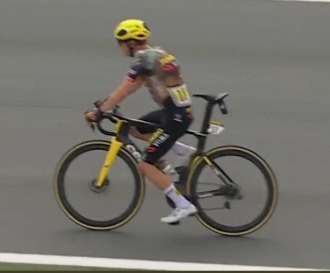 25€ bikefitting be like #TourdeFrance