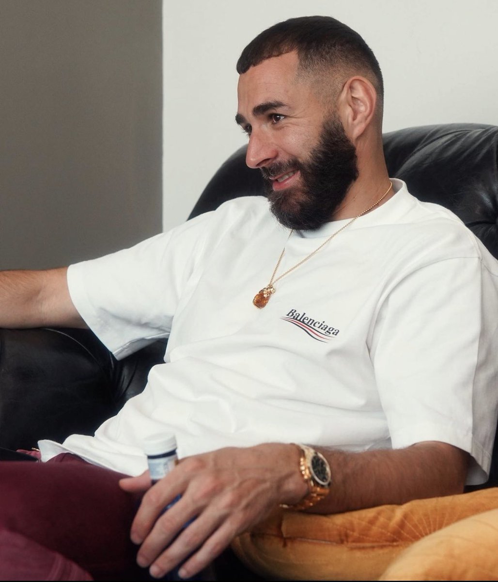 Benzema's tweet photo. Garde ça secret 💫 https://t.co/6Wbbuj7tQS