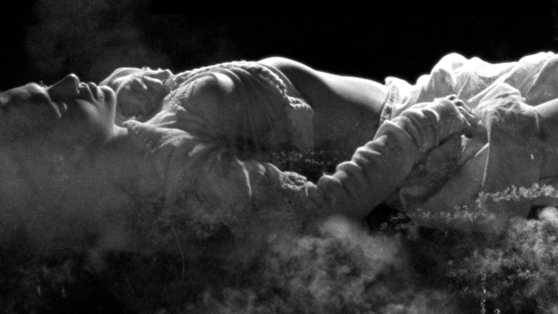 fervargasIII's tweet photo. Cortometraje de gran fuerza visual es #BoroInTheBox 2011 que sumerge la vida de #WalerianBorowczyk en un alucinante viaje. Esto nos propone #BertrandMandico Una surrealista biografía del cineasta polaco https://t.co/LOwqM6ztPZ