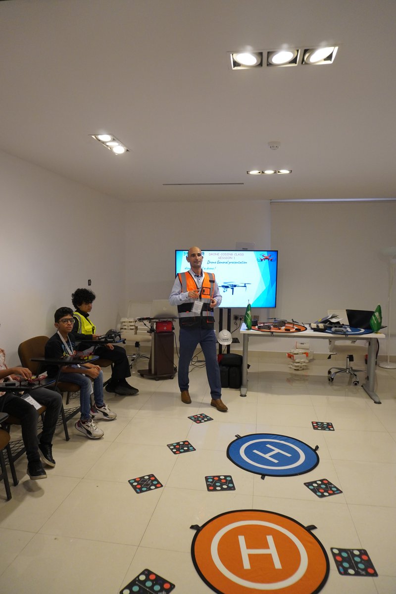meskine_walid's tweet photo. @SamaTwaiq 
“Develop a passion for learning. If you do, you will never cease to grow.” – A.J.D.
Our #Drone_Coding program is designed to enhance Kids creativity, and problem solving 
And I deeply believe in the bottom up strategy to implement this  technology in our community https://t.co/DB2H5DnXoT