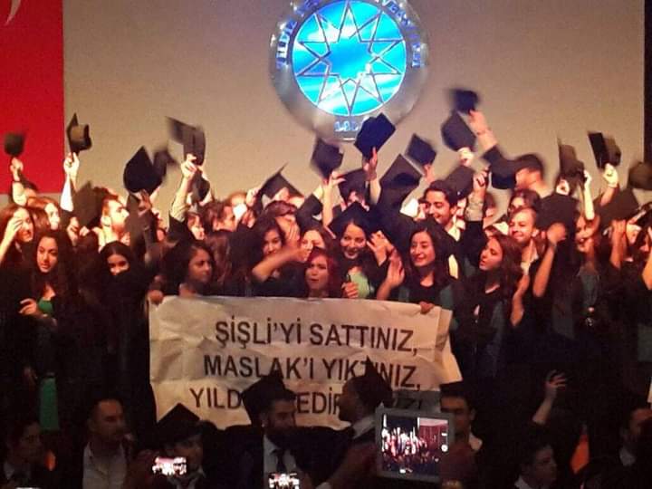 Geleneksel mezuniyet tweetimiz. Mezun olan tüm Yıldızları tebrik ediyoruz. #ytu2022