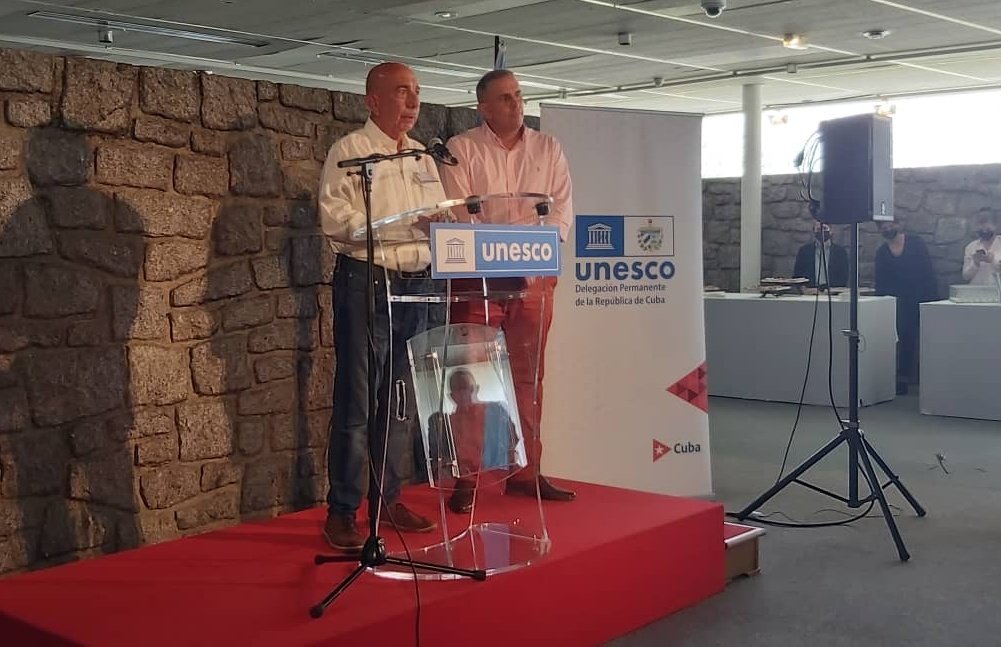 CubaRonSA's tweet photo. Inauguran en la sede de @UNESCO_es la exposición fotográfica "De la Tierra al saber hacer", con imágenes📷📸 de #JulioLarramendi y @CubaRonSA🇨🇺🥃, en el marco de la IX Sesión de la Asamblea General del Comité de Patrimonio Inmaterial de la #UNESCO👇 https://t.co/LQhviwQNwK