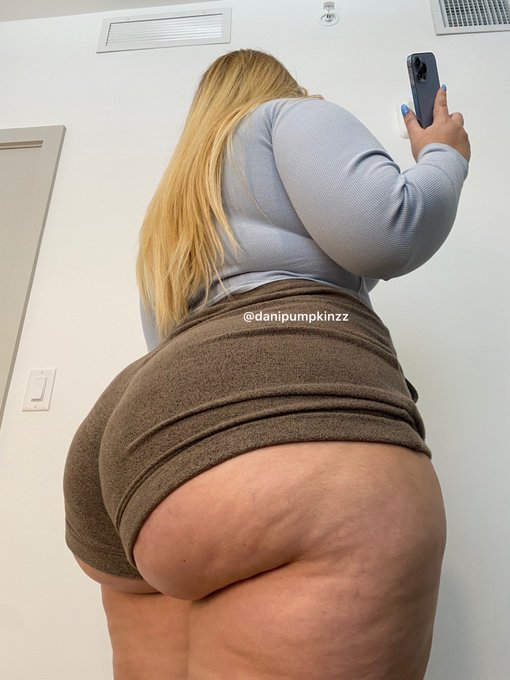 Watch Dani Pumpkinzz's leaked NSFW photo on TwXstars