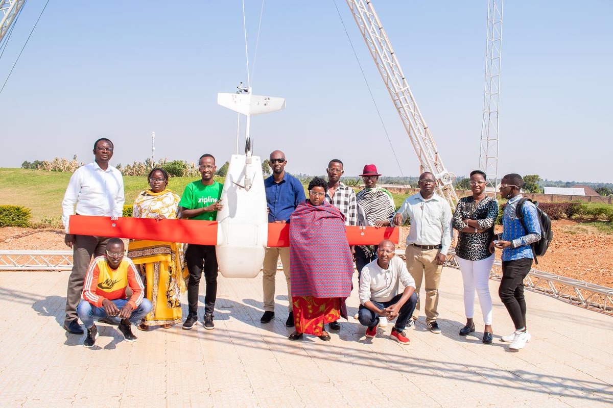 PIH_Rwanda's tweet photo. .@PIH_Rwanda is partnering with @ZiplineRwanda to deliver insulin to diabetes patients in their homes using drone technology.

Ahead of the launch of the pilot project, patients and CHWs visited Zipline’s distribution center in Kayonza to see how it operates and ask questions. https://t.co/wdEcjWQyi3