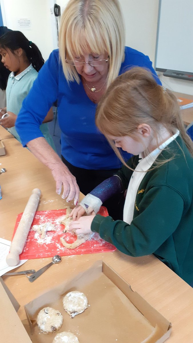 phunkytyneside's tweet photo. It's been a real pleasure working with these lovely families over the past few weeks at Stocksfield Avenue Primary @StocksfieldAve. Fruity scones made today to take home and bake 😃 #PhunkyFoods #InspiringHealthyKids #InspiringHealthyFutures https://t.co/gRTxfd4PtW