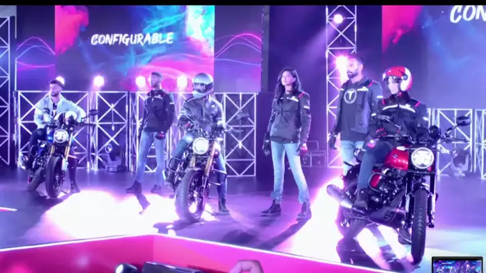 ETNOWlive's tweet photo. #TVS launches its new motorcycle #Ronin225, it is said to compete against the @yezdiforever #Scrambler and @royalenfield Hunter 350 bikes
LED lights, USD front forks &amp; #Bluetooth connectivity is likely to be featured on the bike, priced between Rs 1.49 lk to 1.68 lk (ex-showroom) https://t.co/O9xex5N2eZ