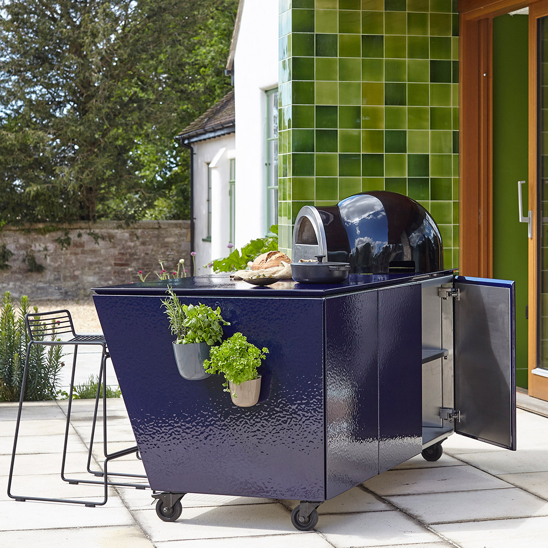 Discover 5 Reasons to Love Vlaze Adapt in our latest blog post. 
This innovative range of modular and free standing kitchen units can be moved freely from indoors to outside.🏡 ☀️

Find out more: bit.ly/3NO2xZU