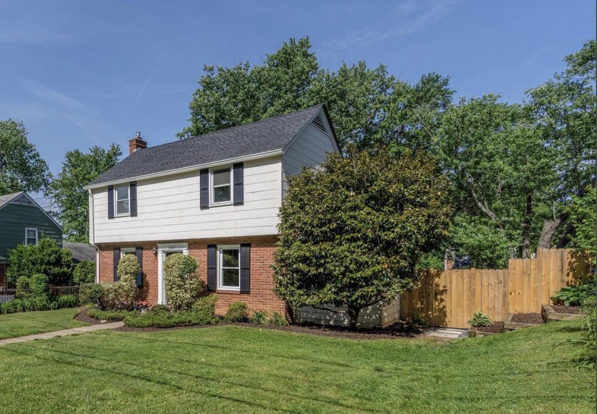 FitzRealtor's tweet image. Another home SOLD!  Our Buyers offer won out in a multiple offer situation! Contact us today to find your dream home!  #SusanFitzpatrick #JamesFitzpatrick #KevinConley #TheFitzpatrickGroup #SilverSpringHome 
thefitzpatrickgroup.com/home-search/li…