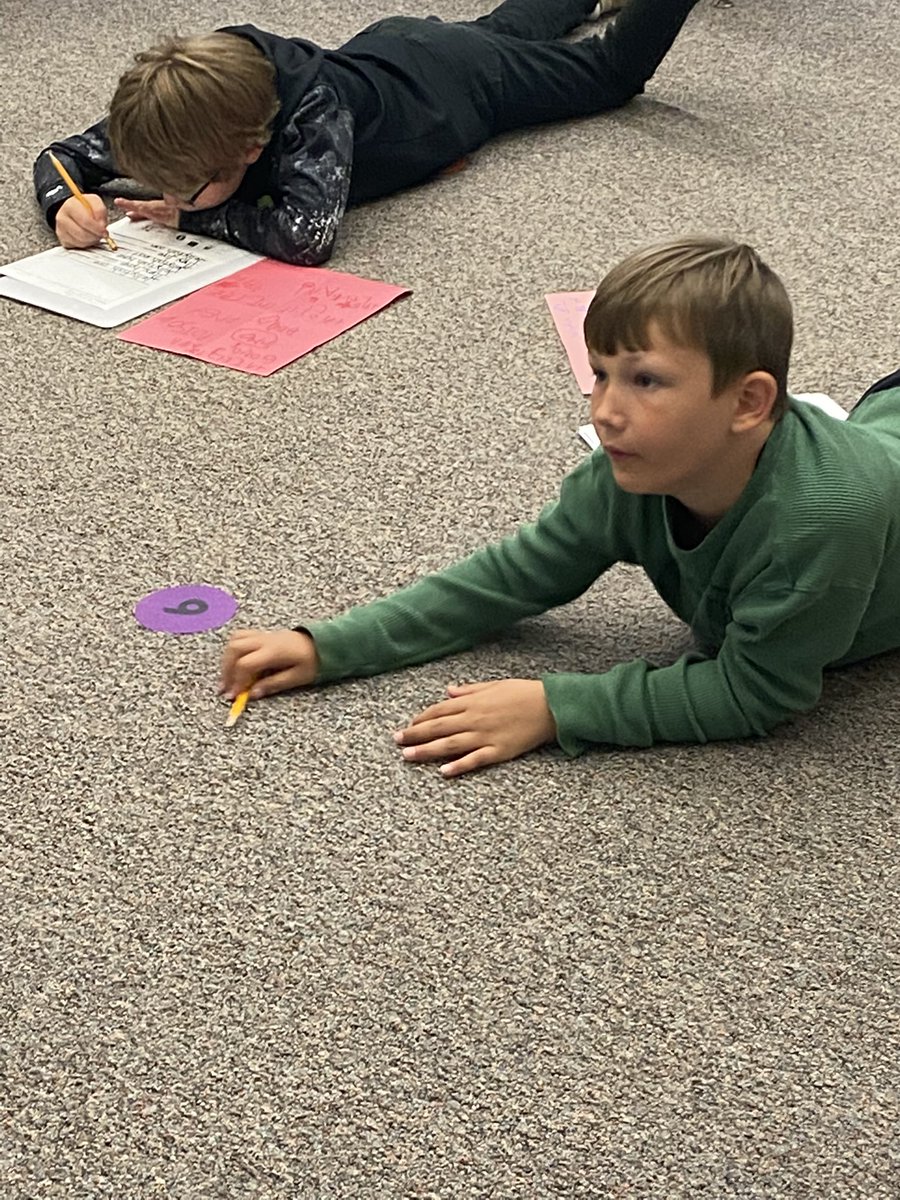 sharistone_FCPS's tweet photo. Working on writing about jellyfish. #sentencestarters @MadiganFCPS @KearchnerFCPS @FCPSElevate https://t.co/ic43rzMlDZ