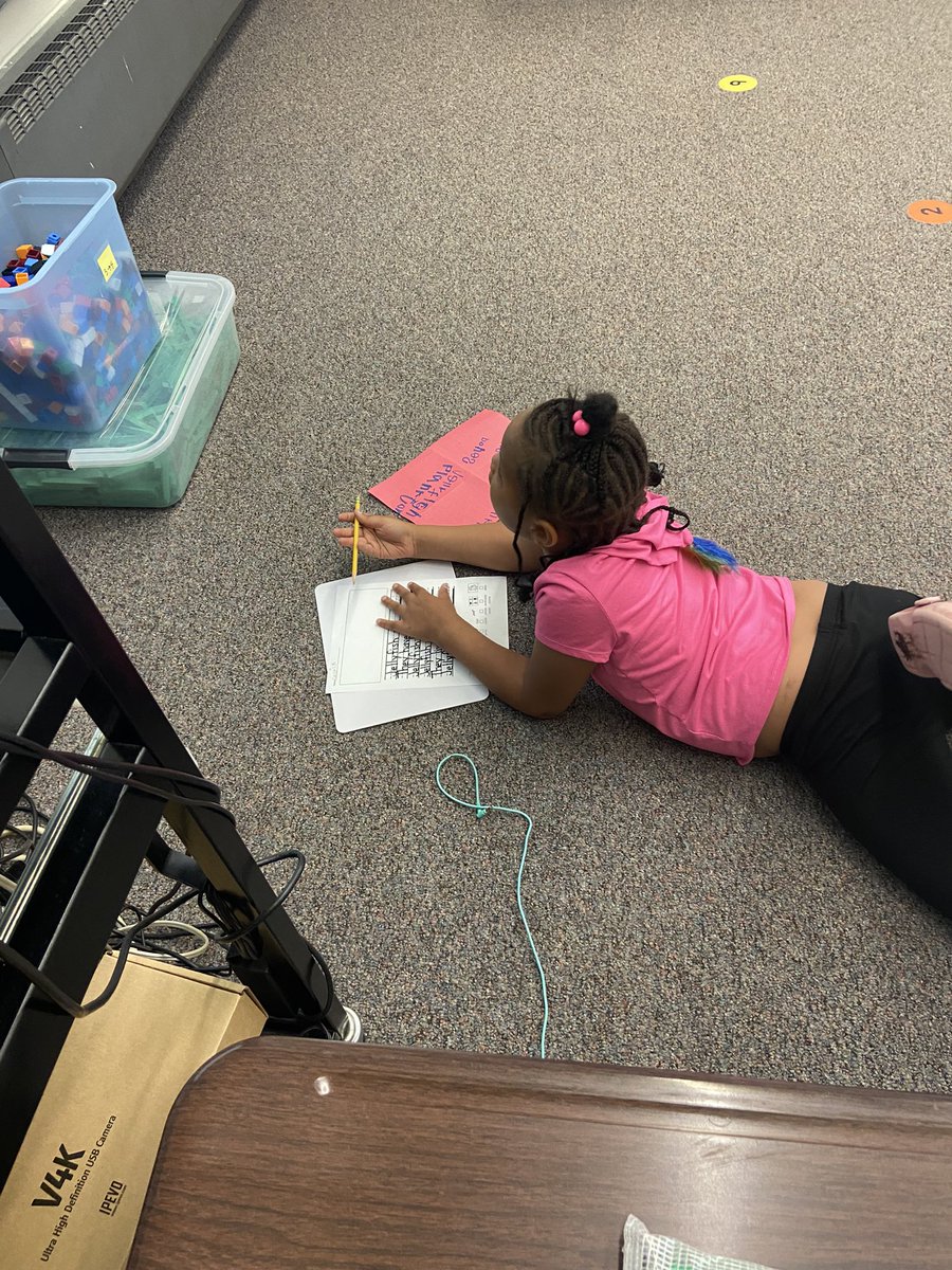 sharistone_FCPS's tweet photo. Working on writing about jellyfish. #sentencestarters @MadiganFCPS @KearchnerFCPS @FCPSElevate https://t.co/ic43rzMlDZ