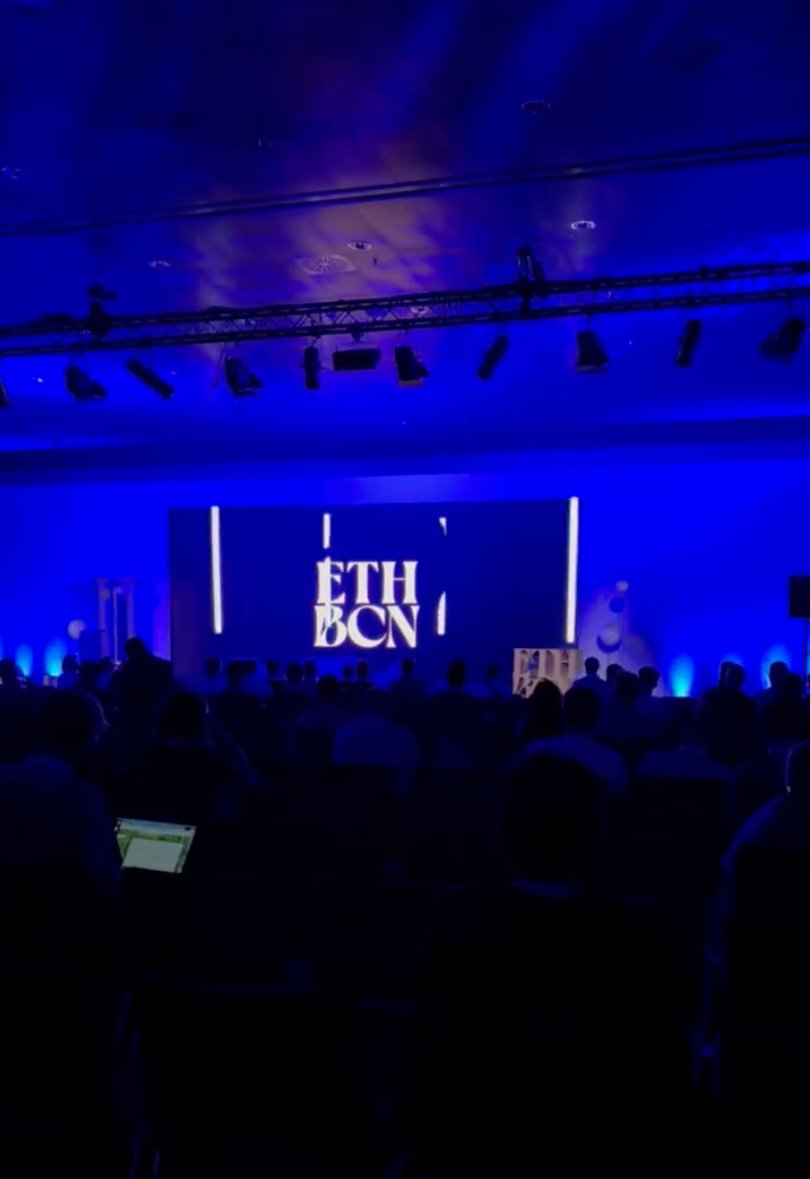 monfa's tweet photo. A Celebration of Art!
It's amazing to be part of #ETHBarcelona thanks to @mitogallery and @eth_barcelona
🚨 Go and visit #MITOGallery ♥️
#Barcelona #NFTCommmunity #NFTs https://t.co/js3HPgnvi9