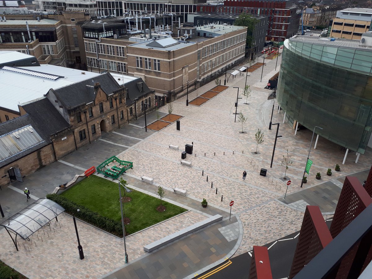 On the terrace of <a href="/UofGlasgow/">University of Glasgow</a>'s new JMS building.

Everyone else: ooh, nice view.

Me: ooh, the anti-hostile vehicle measures in the new public realm are really quite interesting when viewed from up here 🤓
