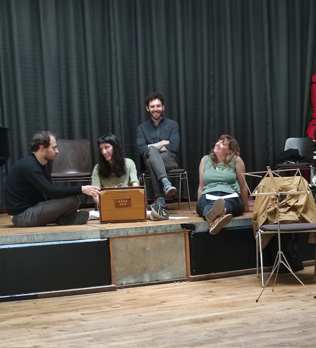 Xiane's tweet photo. Experimental composers in a good mood.

#KlangraumDüsseldorf
#experimentalmusic
#antoinebeuger
#wandelweiser https://t.co/gIa9tFxqJI