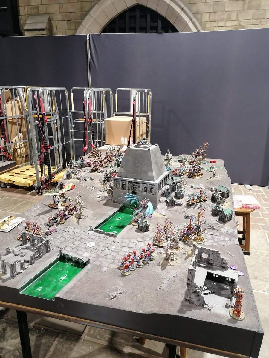 timus666's tweet image. Damn that&apos;s a sexy looking table. 3k each Stormcast into my DoK
#warhammer #daughtersofkhaine #WarhammerCommunity #warhammerworld #ageofsigmar