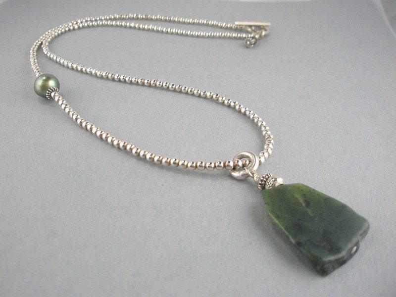 stoneberri's tweet image. Raw Green Garnet on Silver tuppu.net/5b4c1805 #Etsy #Stoneberri #ToggleClosure