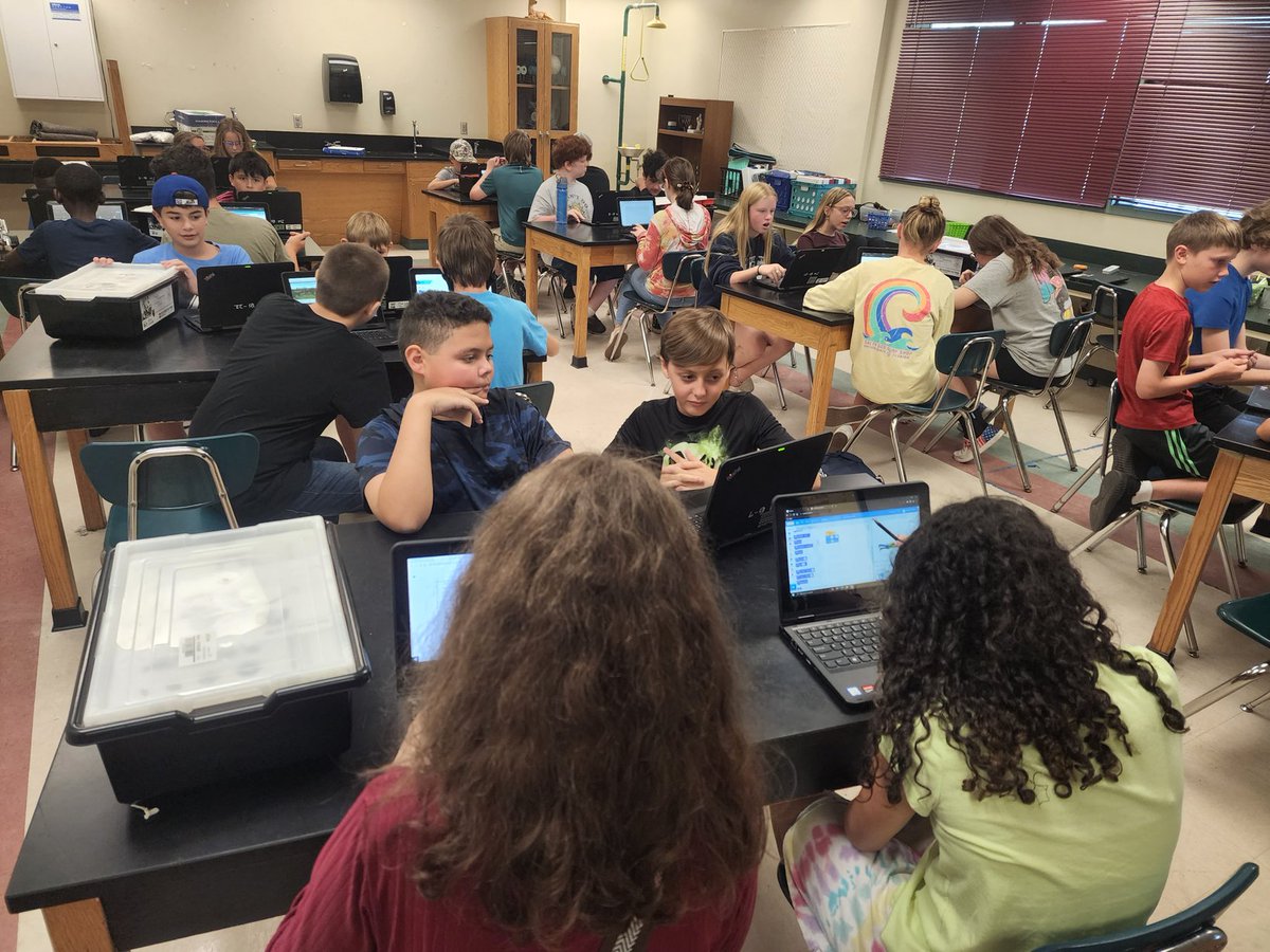 VCSGameSim's tweet image. #VCSSummer #VolusiaSTEM Step Up 2 Stem Alpha Group at Deland High School day 2 Genius Hour!