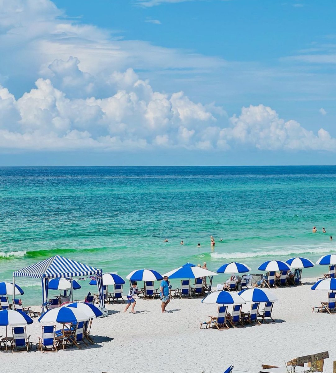 Blue skies, tan lines &amp; TACOS. 🌮🌴 📷: @mercantileseaside