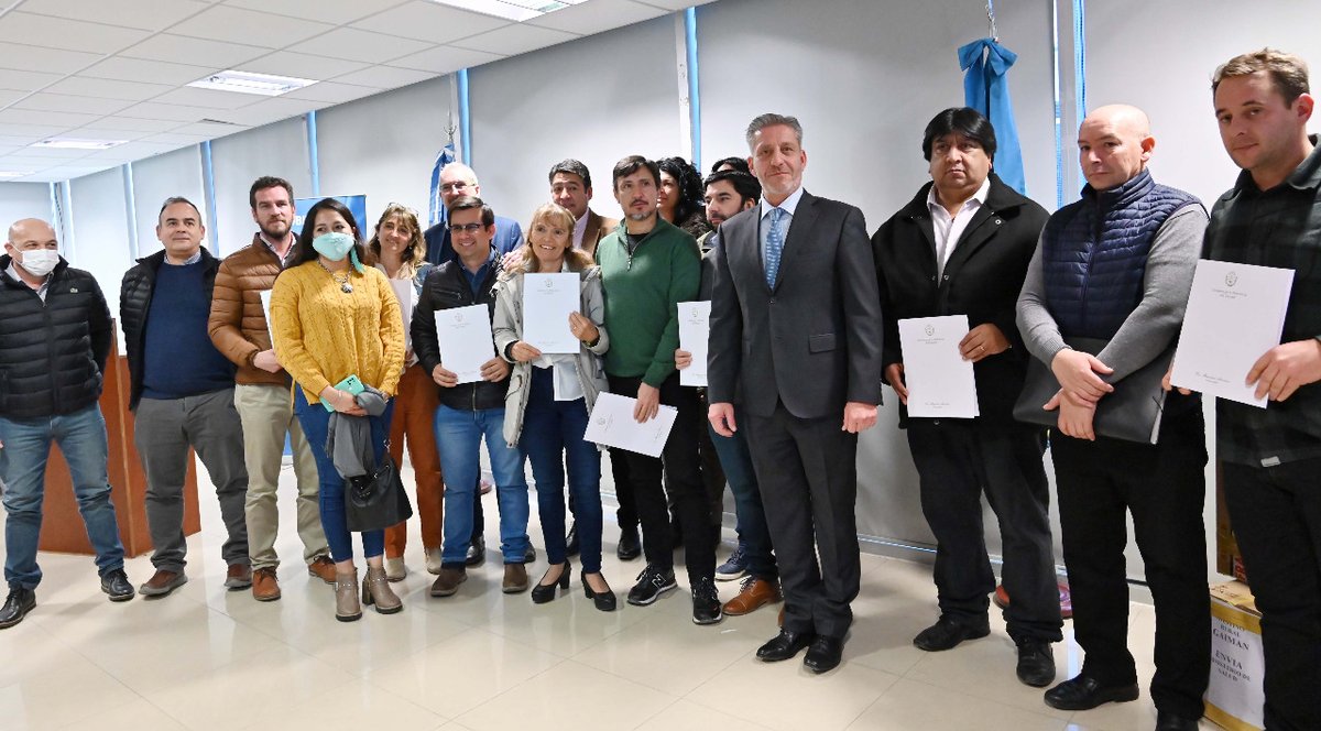 faapura's tweet photo. 🏥 Entregamos equipamiento sanitario para los Hospitales de Alto Río Senguer, Corcovado, El Maitén, Gaiman, Gastre, José de San Martín, Lago Puelo, Paso de Indios, Río Mayo, Telsen y Trelew.
 
Gracias @arcionimariano por el compromiso constante con nuestra Salud #AdelanteChubut https://t.co/OwKgrdcsml