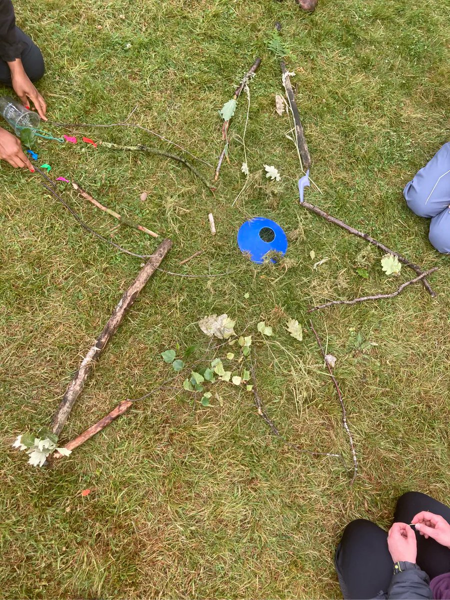 Some memories from my forest school training week, the 5 point star of ‘the self’ which we created with things we found in our natural environment. The points of the star stand for control, consciousness, catalyst, compassion and community ✨
#forestschooltraining