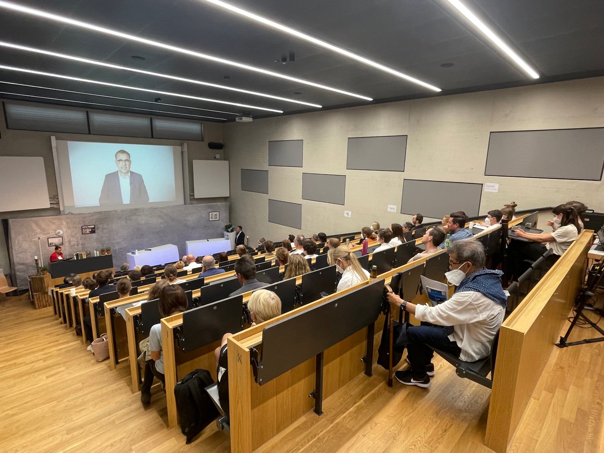 RCHST_OTH's tweet photo. Die #deinhaus40 Veranstaltung „Digitalisierung im Gesundheitswesen“ https://t.co/19EHMc5ots startete heute in den 1. Tag, es grüßte auch per Videobotschaft Staatsminister K. Holetschek #StMGP. Dr. T. Huber aus dem #StMGP begrüßte die TN vor Ort. https://t.co/oWJTSuzLzE