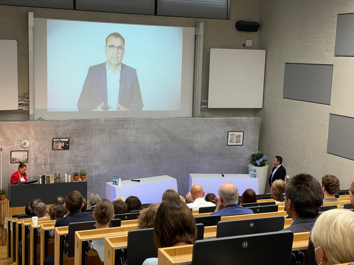 RCHST_OTH's tweet photo. Die #deinhaus40 Veranstaltung „Digitalisierung im Gesundheitswesen“ https://t.co/19EHMc5ots startete heute in den 1. Tag, es grüßte auch per Videobotschaft Staatsminister K. Holetschek #StMGP. Dr. T. Huber aus dem #StMGP begrüßte die TN vor Ort. https://t.co/oWJTSuzLzE