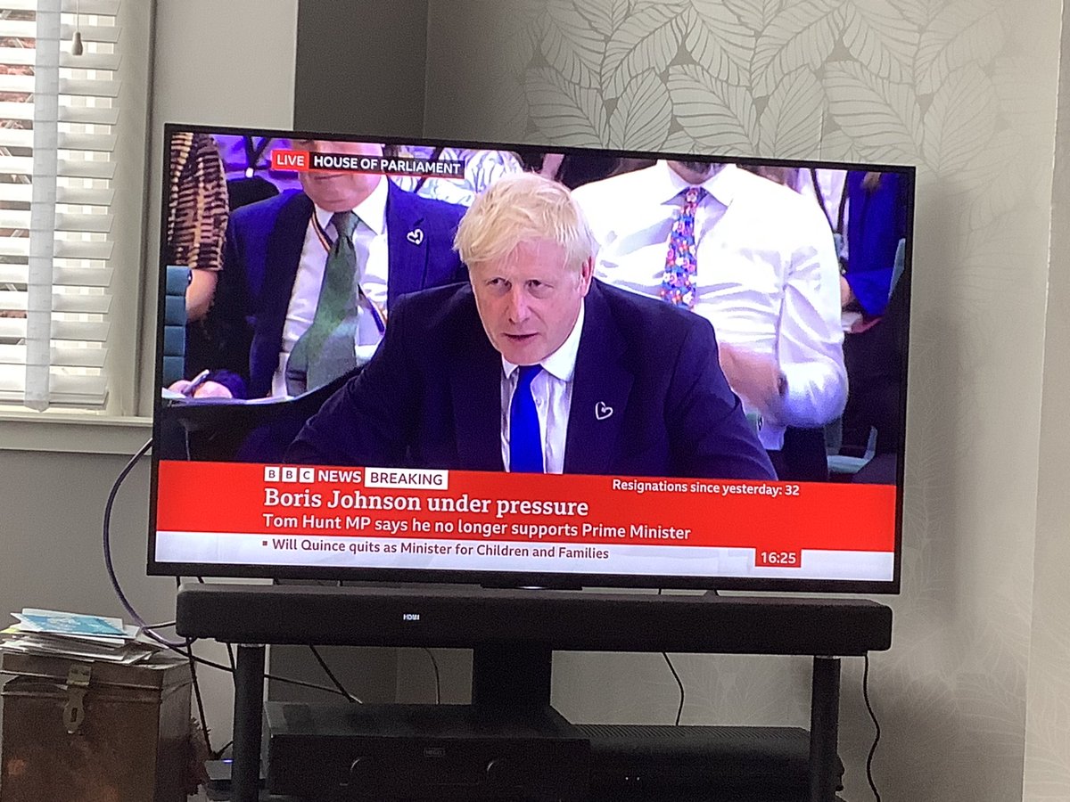mrsverypicky's tweet image. #BBCNews channel now has a handy little thing on the screen announcing number of resignations since yesterday! 
#BorisJohnsonMustGo