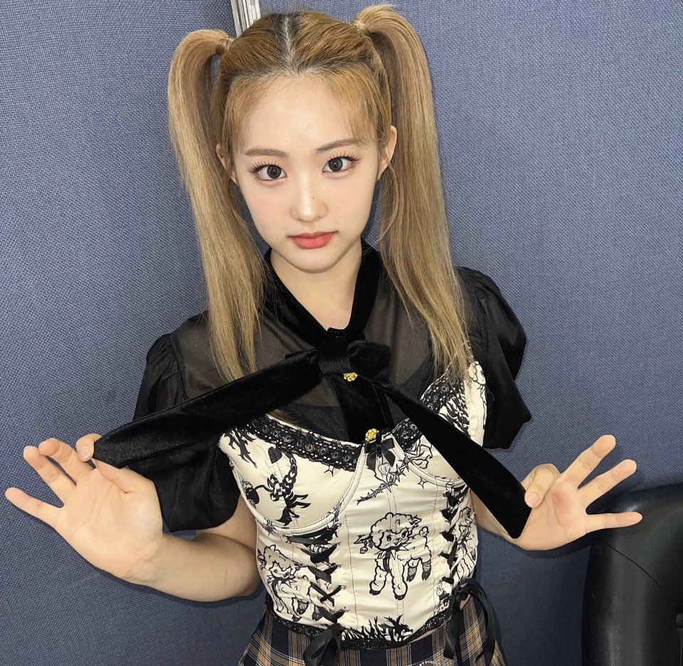 Our fashionable Queen joonie 
#ICHILLIN #아이칠린 #JOONIE #주