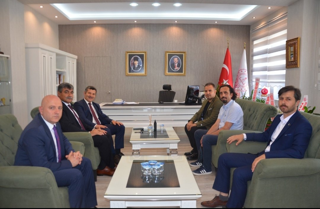 Türkiye Kamu Çalışanları Kalkınma ve Dayanışma Vakfı (TÜRKAV) Tokat Şube Başkanı Sayın Metin Tayarer ve Yönetim Kurulu Üyeleri, İl Millî Eğitim Müdürümüz Sayın Ahmet Özdemir'e hayırlı olsun ziyaretinde bulundular.

<a href="/tcmeb/">Millî Eğitim Bakanlığı</a> <a href="/ahmetozdemirmem/">Ahmet Özdemir</a>