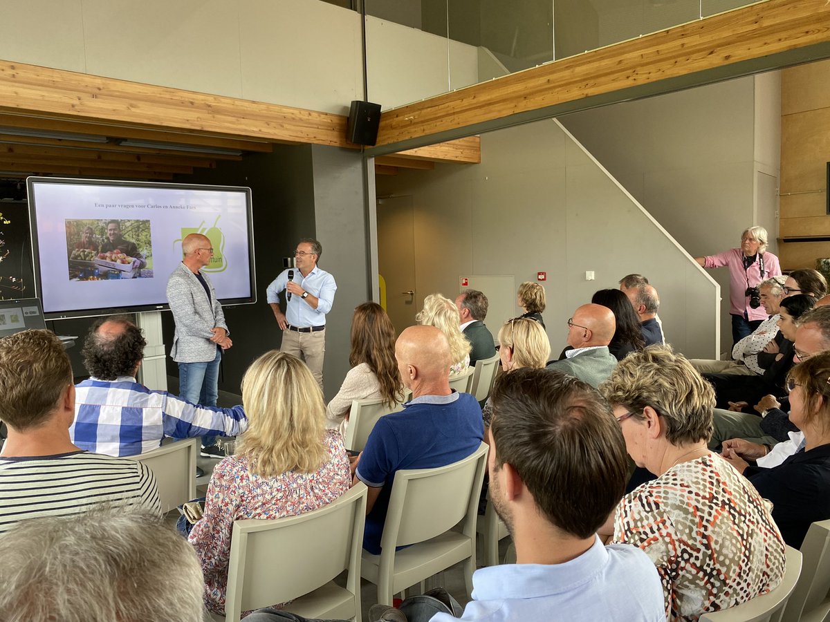 peterparee's tweet photo. Carlos and Anneke Faes developed #PhilipsFruittuin to a garden where #Eindhoven feels welcome,  with some support and network of #landbouwinnovatiebrabant in 2015 @agrispin_eu was here, concluded: min admin, max effect in innovation. Prof Termeer agrees ‘more than small beer’ https://t.co/FjFI04DafG