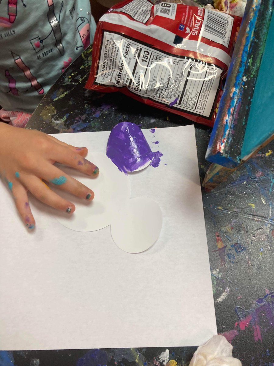 ArtistJessi's tweet image. K-2nd Art Camp:
The kids worked on a painting inspired by Up.  They also had some fun painting a Mickey Mouse head cut out. #ALSummerArtCamp