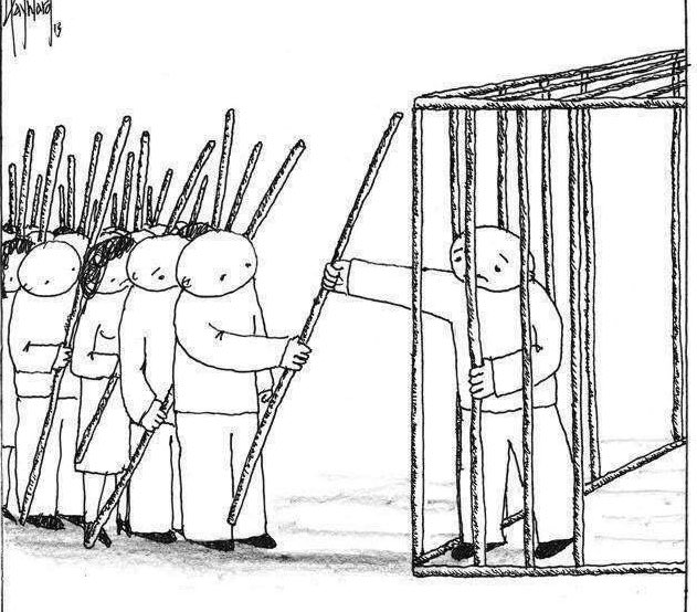 لا تصنع سجنك بآراء الآخرين عنك 
لا أحد يعرفك جيداً أكثر من نفسك!

فقط ثِق بنفسك 🕊🕊