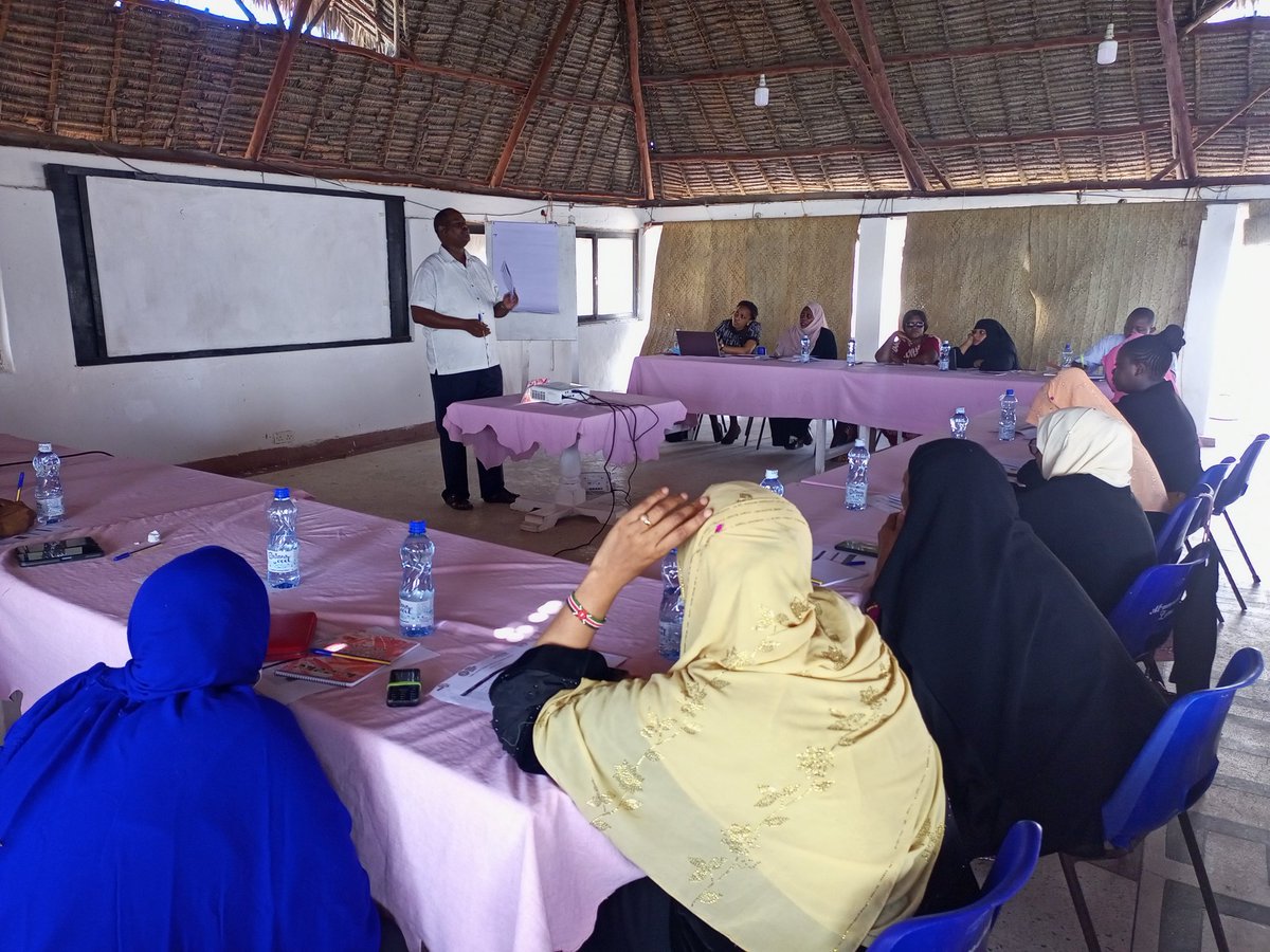Lamuwomenallia1's tweet photo. Today we attended training at sunsail by @AWLNetwork, @echonetworkafrica, @WomenMediation and @UN_Women,we discuses on causes of elections violence Impact and solution and The important of being ambassador of peace during electio #preelectoroalperiod #electorial https://t.co/AB83fBtHT7