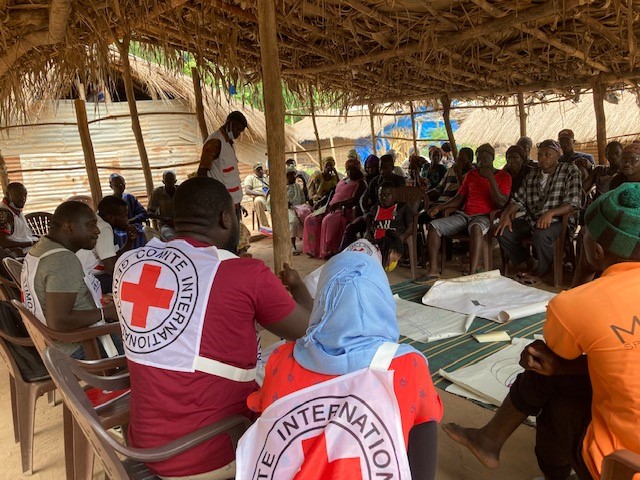 Chris_Munezero_'s tweet photo. A #Ziguinchor #Senegal, avant toute action du @CICR_Afrique en faveur des communautés, une large consultation participative est organisée pour évaluer ensemble les problèmes les plus critiques et trouver des solutions adaptées.

#CommunityBasedProtection #Redevabilité #Resilience https://t.co/aNwQZIFpad
