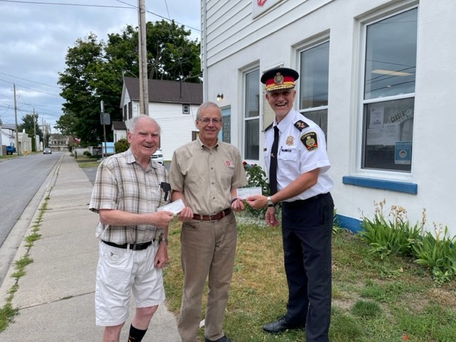 CobourgPolice's tweet photo. Rod Baker had so much confidence that the #MapleLeafs would win the Stanley Cup, he bet @ChiefVandeGraaf $100 donation on it! (the 4th yr in a row!) As a Leafs fan himself, Chief knew better. Today Rod presented his chq to Jim Alford of Salvation Army. Chief matched it #Goleafsgo https://t.co/I9jHxAVAdQ