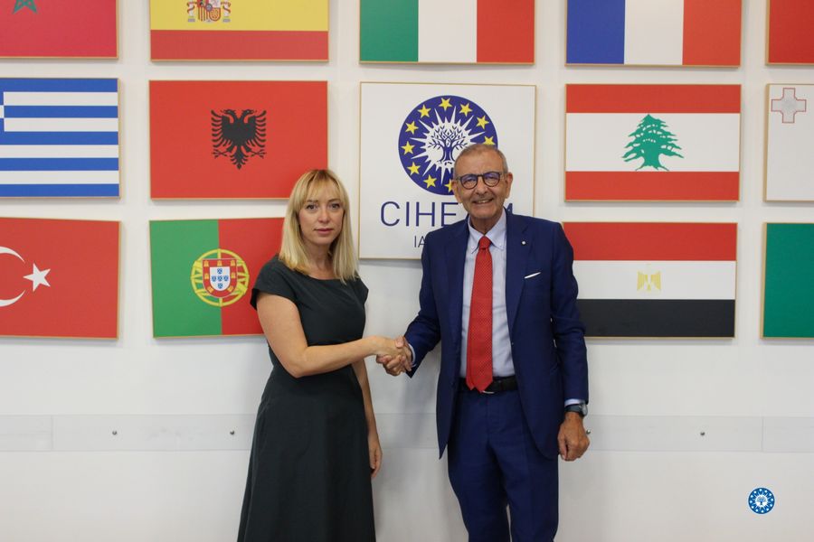 CIHEAMBari's tweet photo. #CIHEAMBari4Albania 🇦🇱
On 4-5 July, H.E. the 🇦🇱 Min of Agriculture @frida_krifca, visited CIHEAM Bari welcomed by @Maurizio_Raeli and met with the representatives of the projects and activities currently running or starting up in the country
More Info 👇https://t.co/3lWqRr6SzE https://t.co/5mwxrotdkj