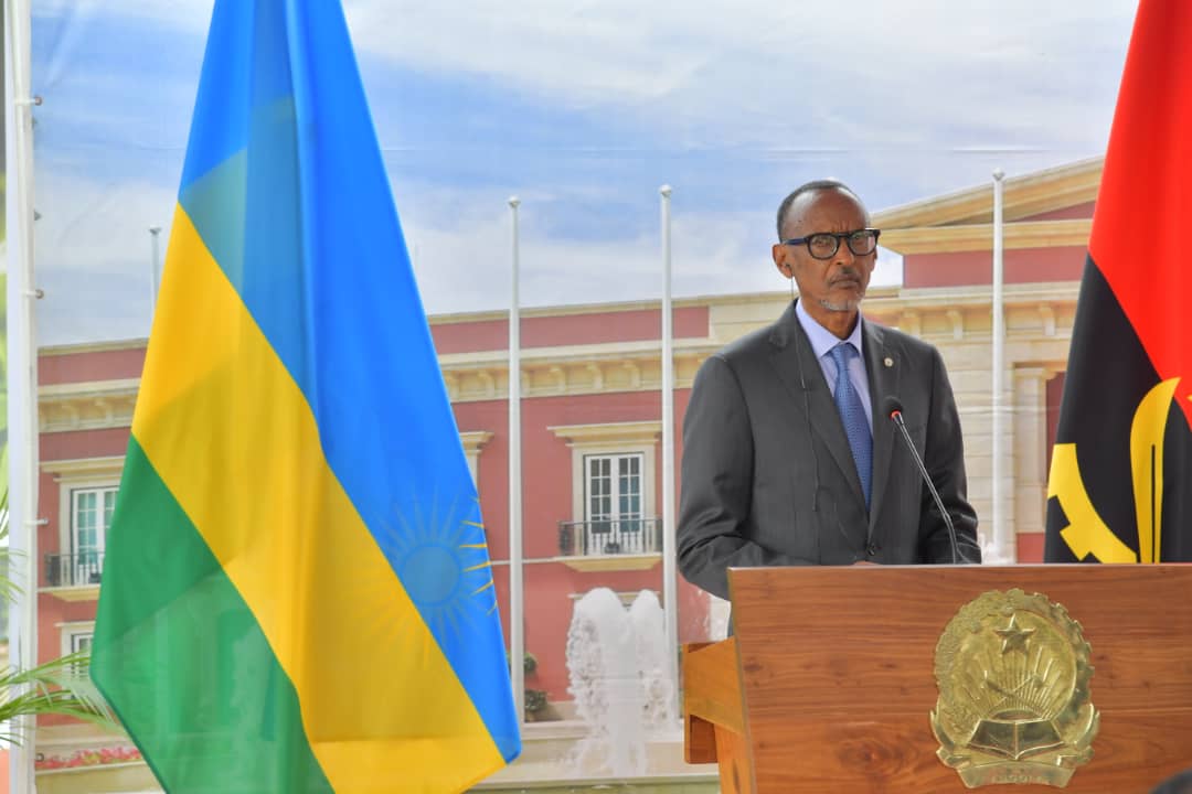 Presidence_RDC's tweet photo. Le Sommet de Luanda s'est achevé ce mercredi 6/07 en début d'après-midi par un point de presse des 3 Présidents : F. Tshisekedi #RDC,  J. Lourenço #Angola et P. Kagame #Rwanda.
Le sommet visait à restaurer la confiance entre les deux pays voisins. https://t.co/VvU2CU1PoT