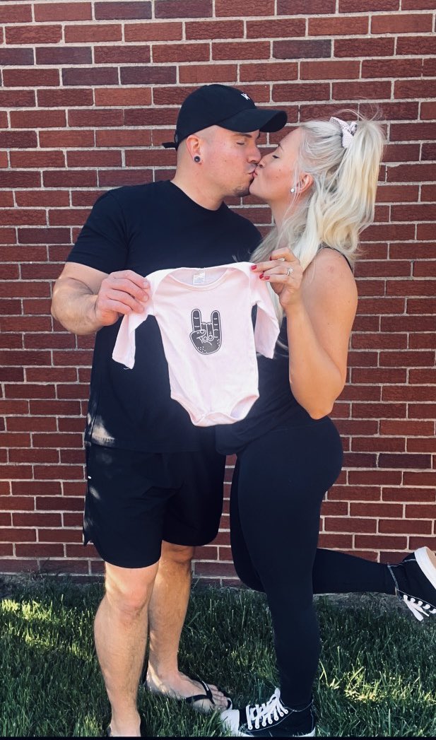 doyle_shelly's tweet photo. Baby girl on the way 💞 https://t.co/TjGT7HM3Tl