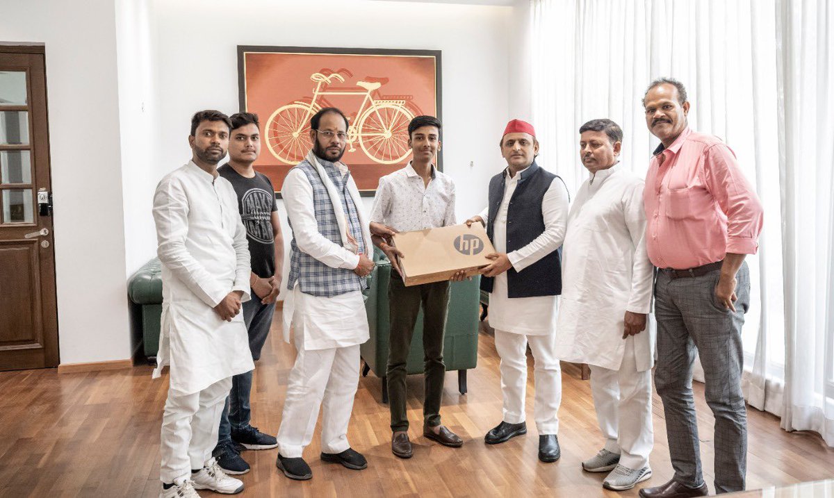yadavakhilesh's tweet photo. रायबरेली से टॉपर। https://t.co/G9RVbMbVG6