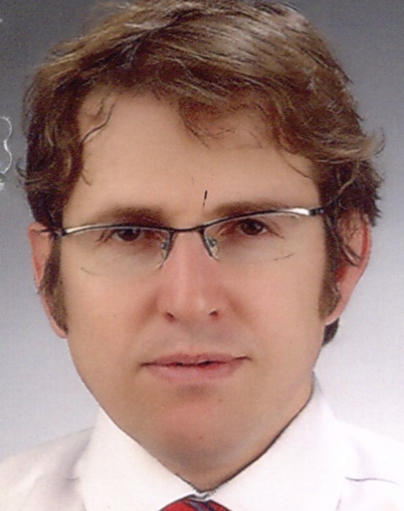 Ölen doktorumuzun ve sekreterimizn katili kim? Sağlık çalışanlarını halkın önüne atan kim? Zam yaptık,yapacağız deyip yapmayan kim? Giderlerse gitsin diyen kim ? Sağlık çalışanlarını paracı gbi gösterip açlık sınırına terkeden kim?
#ÖLDÜRÜLDÜ #sekreter
 #GörüyormusunFahrettinKoca