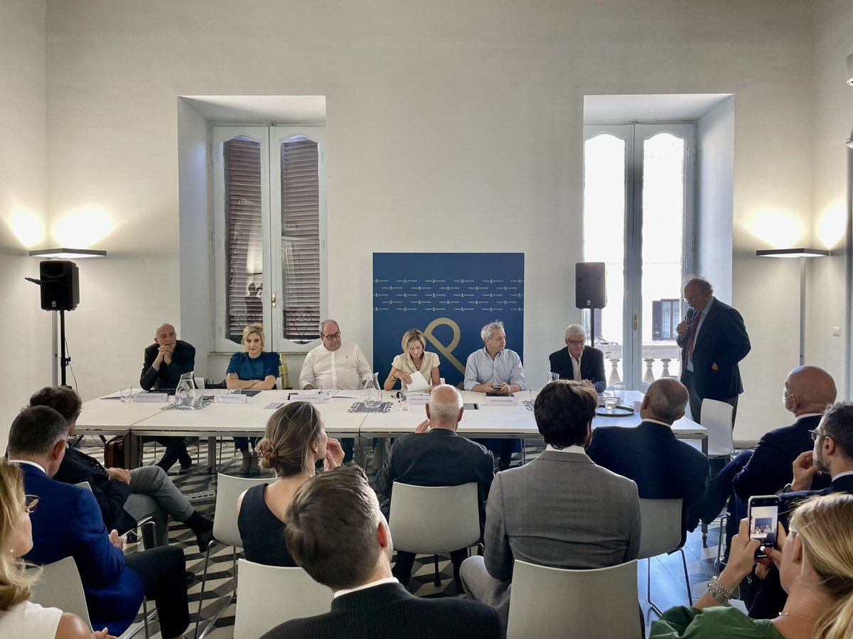 cominandpa's tweet photo. Prende il via la tavola rotonda “Informazione e fake news, il ruolo del giornalismo e delle istituzioni”, con i saluti introduttivi di @gcomin, Presidente @cominandpa. Modera @Matteimc, giornalista e Direttrice della scuola di giornalismo radiotelevisivo della Rai di Perugia. https://t.co/WgSQgb5iGa