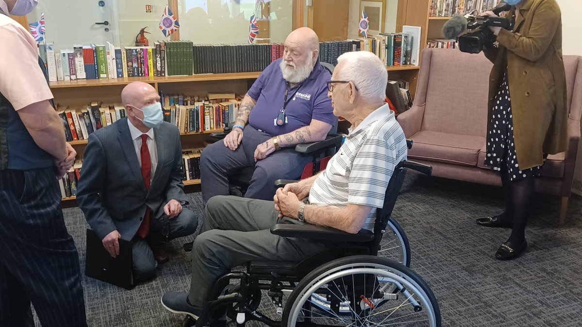 New guidance means community groups, including from schools, can once again visit care homes. 

The need to physically distance has also been removed as we move towards a new normal for staff, residents and loved ones.

bit.ly/3ylmC4nCareHom…