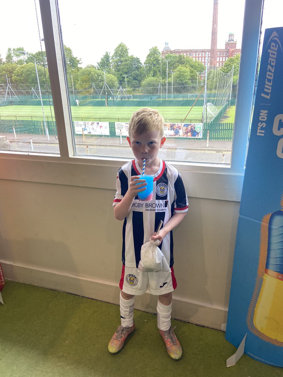 Kerrie102's tweet photo. New strip in time for a football party ⚽️ 🐼 @CWilliamsonpics @saintmirrenfc https://t.co/uMliEBZ5dN