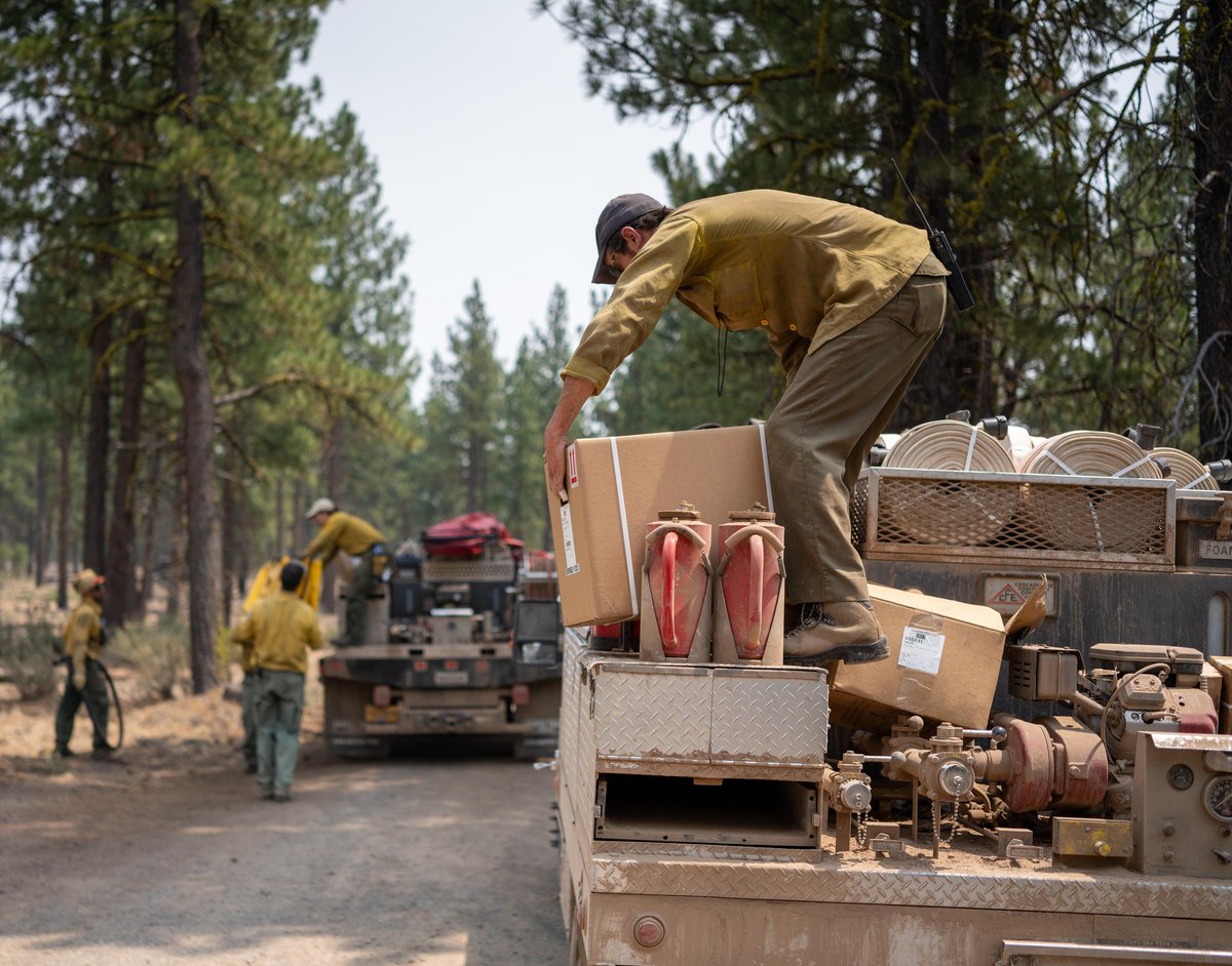 nature_oregon's tweet photo. On July 6, 2021, a wildfire started by lightning, burned for 39 days and charred 413,000 acres, including land that is home to members of The Klamath Tribes & TNC's Sycan Marsh Preserve. As we reflect on the past year, we know that there is still work to be done (๐งต) https://t.co/isWshYz55l