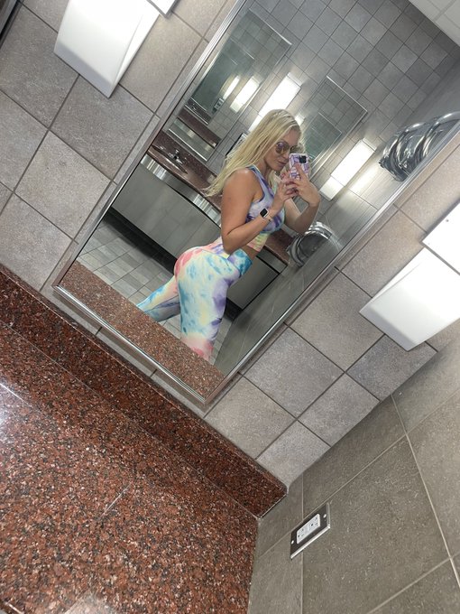 Happy Hump Day 🍑 https://t.co/1oaWZhLS2Z<a href="/tag/shots"class="tags"><span>#shots</span></a>