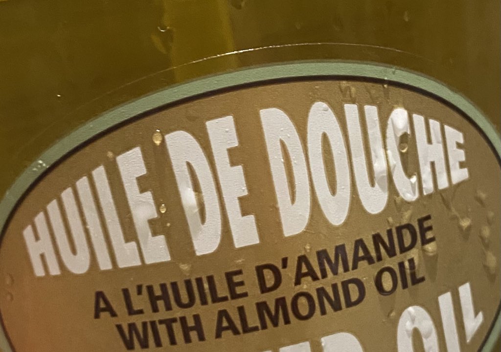 Xepherus's tweet photo. “Hey Siri, what’s the French for ‘organic GMO-free hemp-enriched moustache oil’?” https://t.co/HBQpMWHLLW