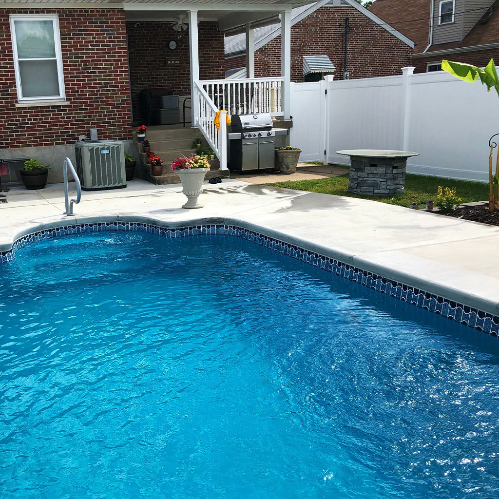 It's 🤩 #WaterlineWednesday! Check out this pool using Caribbean Blue Porcelain Pool Tile! 😍 This deco tile has an absolutely stunning wave pattern and is perfect for any looking to keep things traditional, 🧐 while still making a statement! 

Shop now!
bit.ly/3AxwzhS
