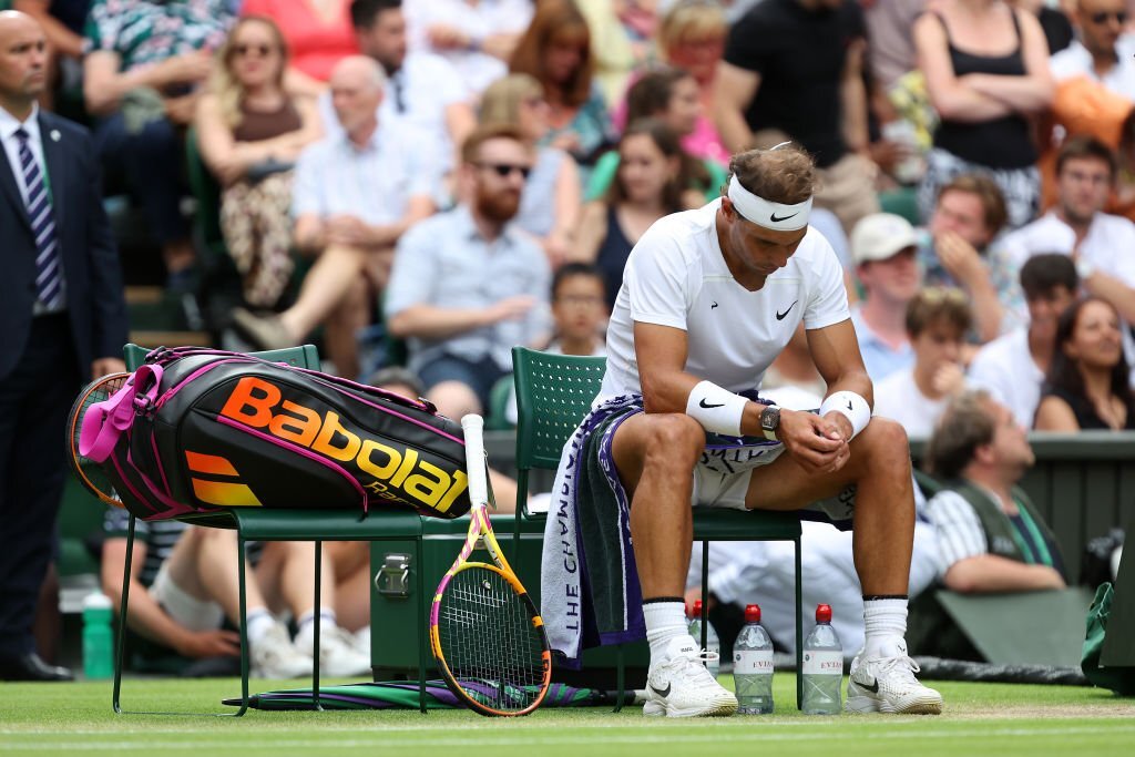 Nadal loses set 3 and trails 2 sets to 1 down against Taylor Fritz. Gonna be a uphill battle to win this one. #Wimbledon2022