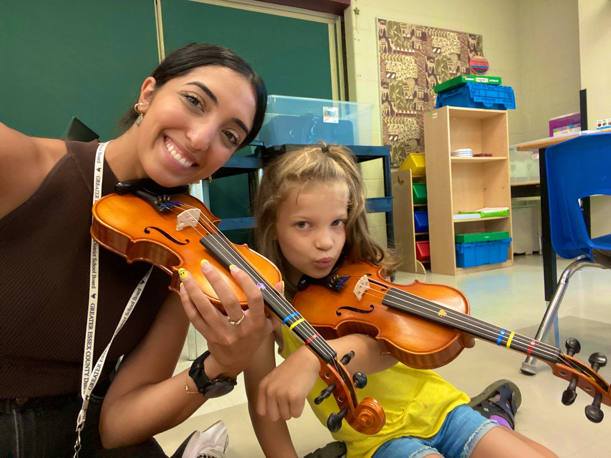 DinaTakach's tweet photo. Day 3 - Camp Wonder 🤓🎻⭐️
This morning was so much fun…even the teachers were able to learn how to play the violin! Our instructors were amazing. All of our campers in our Grade 2 class are able to take their violins home! 🤗 #stringproject #GECDSBSLP2022 #campwonder https://t.co/Rtw16i8Vhj